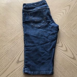 Dark wash denim capris